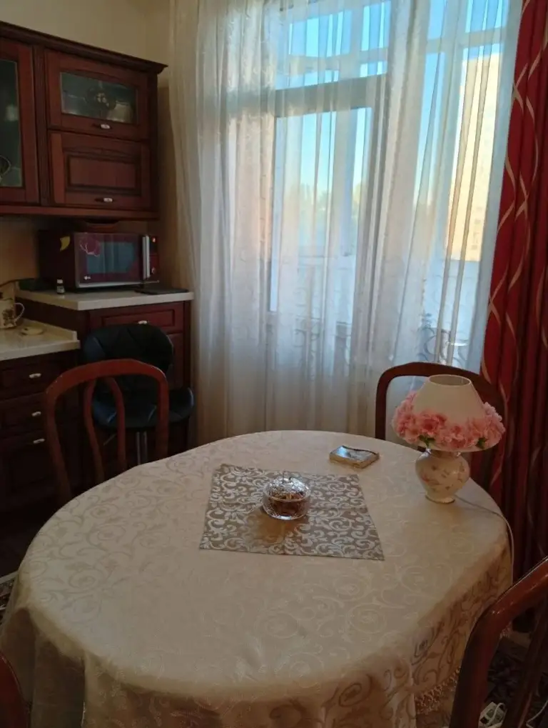 3К. Квартира — киевский район, пр. Панфилова, 21
Общая площадь — 107 кв. М.
Этаж: 7/17

Жк «центральный». В квартире три кондиционера, два санузла, гардеробная и два балкона. Мебель и техника остаются.

Есть парковочное место, продаётся за отдельную плату.

— Стоимость: **13 000 000 ₽**
+7(949)105-35-35, Виктория - фотография - 5