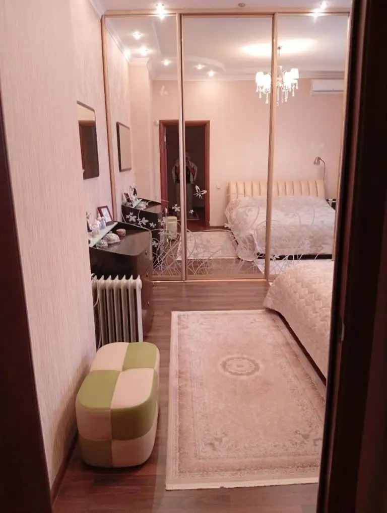 3К. Квартира — киевский район, пр. Панфилова, 21
Общая площадь — 107 кв. М.
Этаж: 7/17

Жк «центральный». В квартире три кондиционера, два санузла, гардеробная и два балкона. Мебель и техника остаются.

Есть парковочное место, продаётся за отдельную плату.

— Стоимость: **13 000 000 ₽**
+7(949)105-35-35, Виктория - фотография - 2