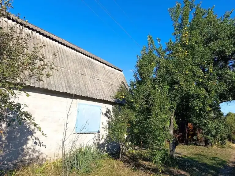 Дача — снт «победа», с. Придорожное

Участок 6 соток, есть госакт. Домик в два этажа из шлакоблока. Скважина, металлическая ёмкость для воды.

— Стоимость: **750 000 ₽** + агентские

+7(949)105-35-35, Виктория - фотография - 2
