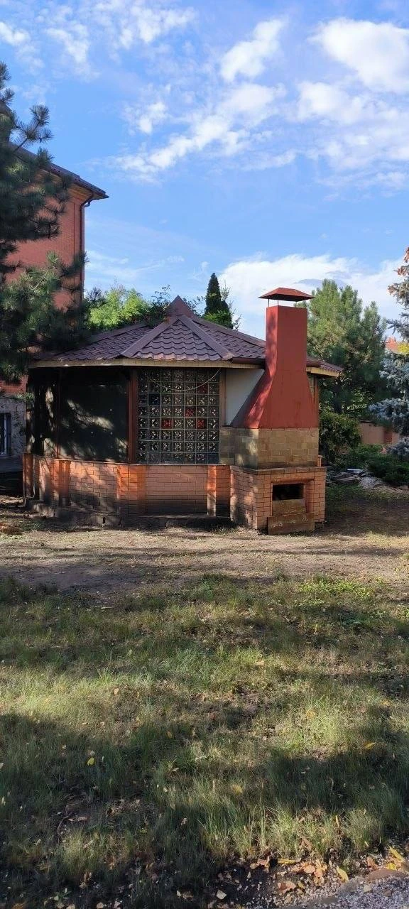 Дом — куйбышевский район, ул. Соловьяненко
Общая площадь — 450 кв. М.
Трёхэтажный дом рядом с гостиницей «прага». На участке 7 соток расположены бассейн, беседка и сауна. В доме 3 санузла и 2 гаража.
Вода подаётся по расписанию. Возможна установка накопительной системы для воды.
— Стоимость: **180 000 ₽**
+7(949)105-35-35, Виктория - фотография - 8