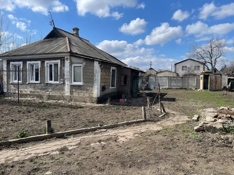 Земельный участок с двумя домами — киевский район, ул. Панкратовой
К продаже предлагается участок площадью 10 соток. На нём расположены два индивидуальных дома площадью 77,6 и 68 кв. М, гараж и летняя кухня.
Подключены газоснабжение, центральный водопровод и два электрических ввода на 220 в с приборами учёта. Также есть действующая скважина. Участок правильной формы, подъезд асфальтирован.
Отличный вариант для реконструкции домов в тихом месте центрального района города. Торг.
— Стоимость: **3 000 000 ₽**
+7(949)105-35-35, Виктория - фотография - 5