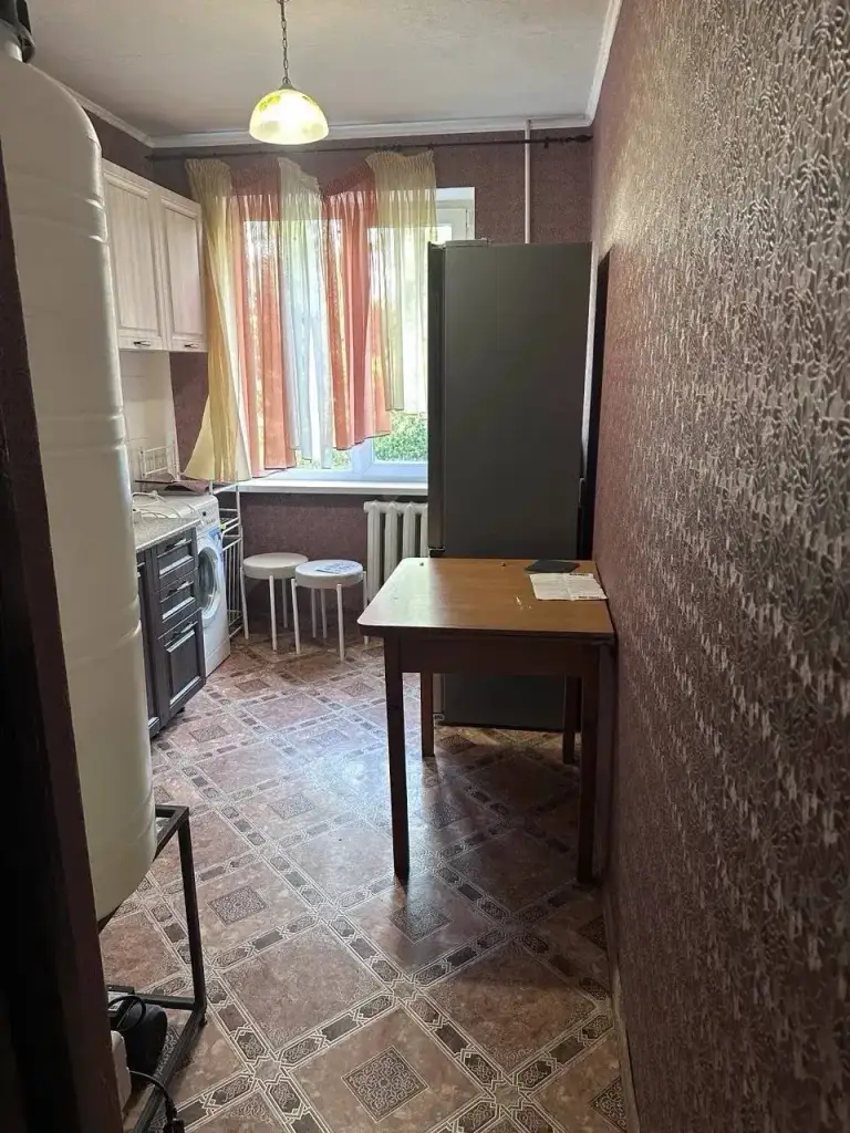 2К. Квартира — калининский район, грузия, пр. Ильича
Этаж: 4/9
Сдам квартиру с мебелью и техникой: диван, кровать, телевизор, стиральная машина, микроволновая печь. Холодильник будет новый, установят бойлер.
Холодная вода круглосуточно, есть накопительный бак.
— Стоимость: **35 000 ₽** + коммунальные услуги + залог
+7(949)105-35-35, Виктория - фотография - 6