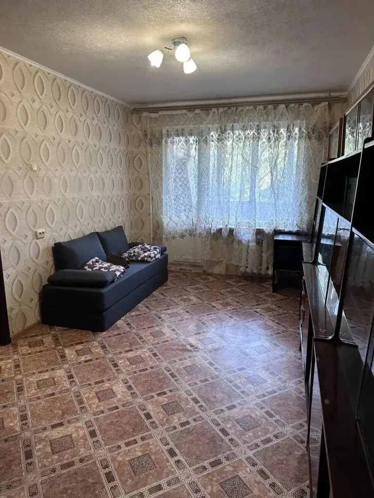 2К. Квартира — калининский район, грузия, пр. Ильича
Этаж: 4/9
Сдам квартиру с мебелью и техникой: диван, кровать, телевизор, стиральная машина, микроволновая печь. Холодильник будет новый, установят бойлер.
Холодная вода круглосуточно, есть накопительный бак.
— Стоимость: **35 000 ₽** + коммунальные услуги + залог
+7(949)105-35-35, Виктория - фотография - 2