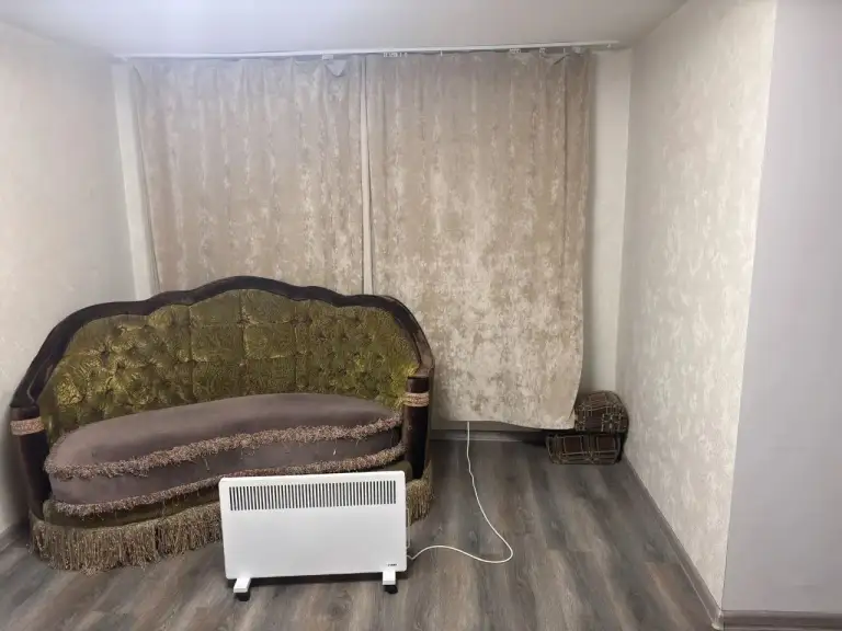 Дом аренда — макеевка, галактика
Общая площадь — 70 кв. М.
Этаж: 1/1
Дом после ремонта, состоит из трех комнат и кухни. Удобства находятся в доме, есть место под авто. Вода подается постоянно, имеется накопительный бак.
— Стоимость: **40 000 ₽** + коммунальные услуги + залог 100% + комиссия агентства 100% (единоразово при заключении договора).
+7(949)105-35-35, Виктория - фотография - 6