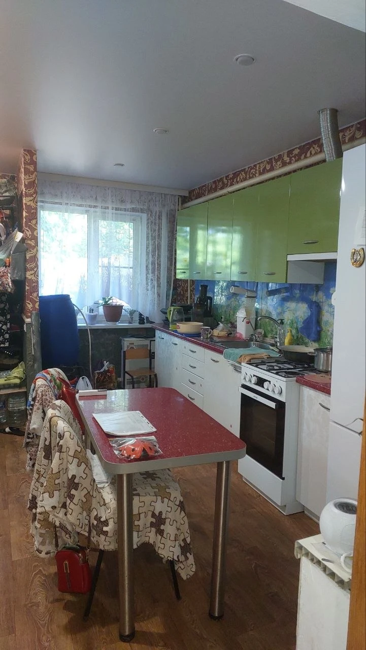 2К. Квартира — кировский район, пересечение ул. Куприна и ул. Кирова
Общая площадь — 50 кв. М.

Продаётся 1/3 дома. Квартира на земле, 2 комнаты. Торг.

— Стоимость: **2 600 000 ₽**
+7(949)105-35-35, Виктория - фотография - 4