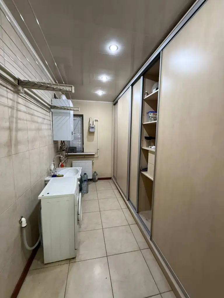 4К. Квартира — ворошиловский район, пер. Орешково
Общая площадь — 230 кв. М.
Этаж: 2/10

Квартира в отличном состоянии с мебелью и техникой, на окнах роллеты, автономное газовое отопление. Оборудован мини спортзал.
Дом кирпичный.

— Стоимость: **18 500 000 ₽**
+7(949)105-35-35, Виктория - фотография - 10