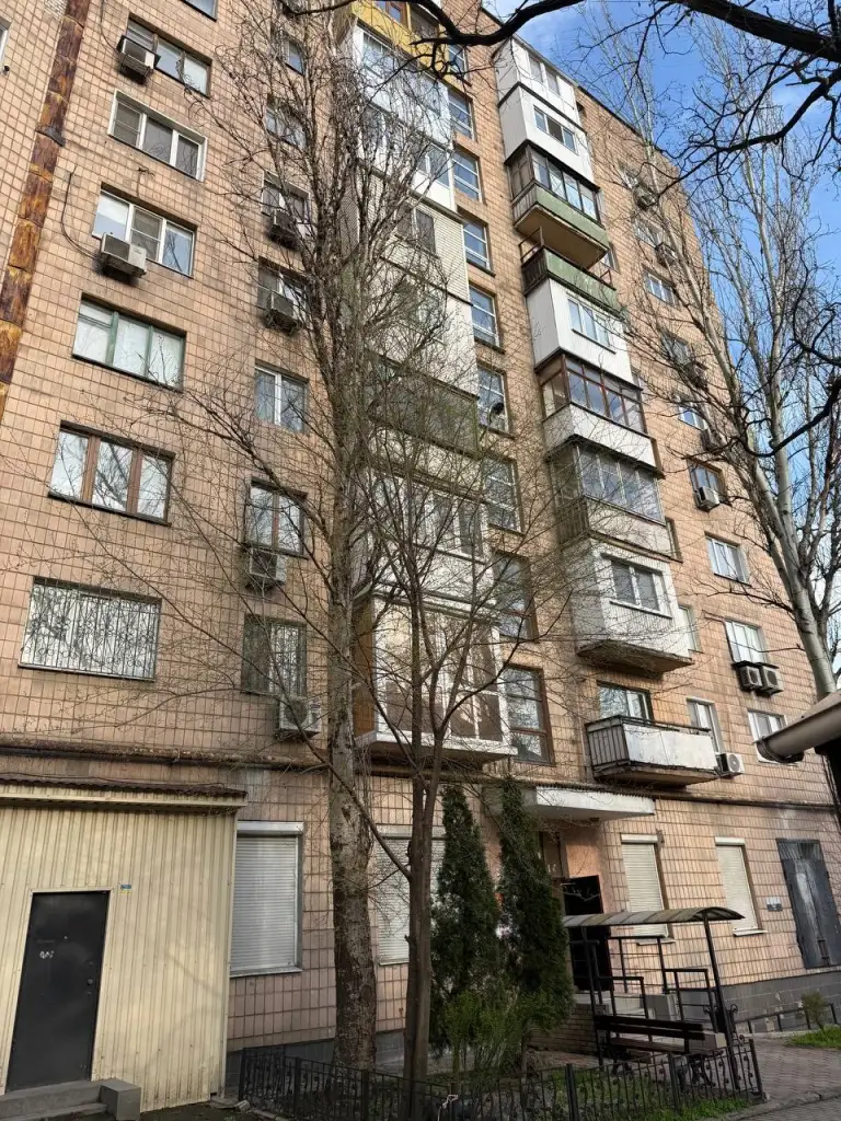 **Продается 3к. Квартира на б-р школьный 4 **
Кирпичный дом, панорамный вид на кальмиус. Ключи на руках, показ в любое время. Документы готовы.

- Адрес квартиры: б-р школьный 4, ворошиловский р-н
- Общая площадь —** 66 кв. М. **
- Этаж:** 6/9 **

Стоимость:** 4 500 000₽ **
+7(949)105-35-35, Виктория
Контакты: @donvikay - фотография - 1