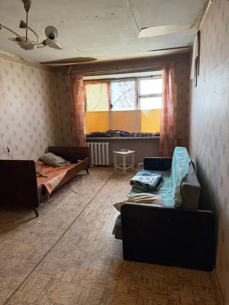 **Продается 3к. Квартира на б-р школьный 4 **
Кирпичный дом, панорамный вид на кальмиус. Ключи на руках, показ в любое время. Документы готовы.

- Адрес квартиры: б-р школьный 4, ворошиловский р-н
- Общая площадь —** 66 кв. М. **
- Этаж:** 6/9 **

Стоимость:** 4 500 000₽ **
+7(949)105-35-35, Виктория
Контакты: @donvikay - фотография - 4