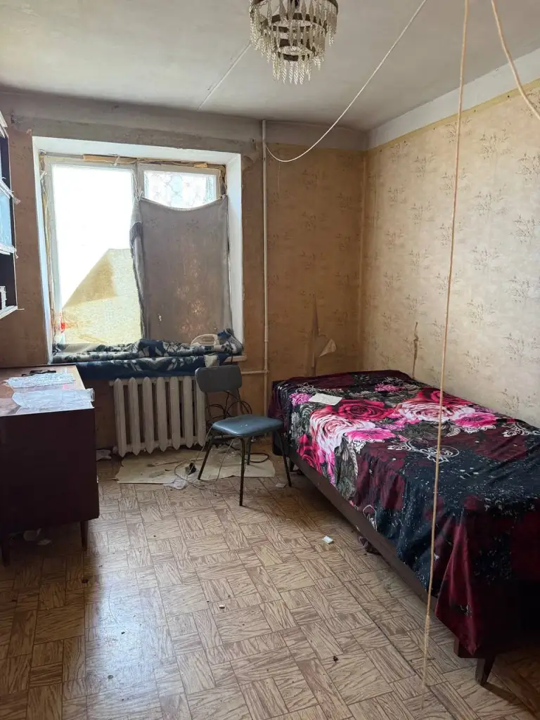 **Продается 3к. Квартира на б-р школьный 4 **
Кирпичный дом, панорамный вид на кальмиус. Ключи на руках, показ в любое время. Документы готовы.

- Адрес квартиры: б-р школьный 4, ворошиловский р-н
- Общая площадь —** 66 кв. М. **
- Этаж:** 6/9 **

Стоимость:** 4 500 000₽ **
+7(949)105-35-35, Виктория
Контакты: @donvikay - фотография - 6