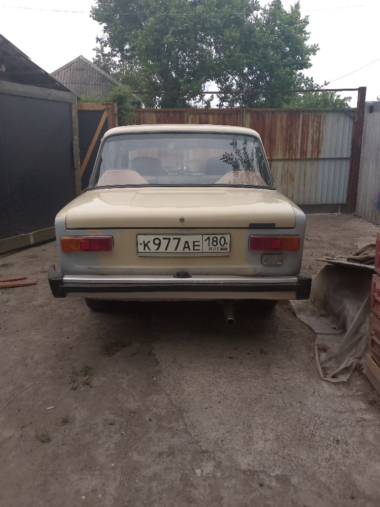 Продам ваз 21013 1982 года. двигатель не троит коробка все четко включается скоростя не выбивает. ходовая в норме не гремит не стучит. установлено гбо в тп вписан. установлена сигнализация. стаканы лонжероны целые. поменены уголки под лобовым стеклом. бордюры. кобылки на крыльях. лодочки под бензобаком и запаской. днище поварено заодно поменял усилители. двери под замену с машиной отдаю готовые покрашенные двери. ну и много чего сделано. машиной занимался для себя не успел только покрасить краска есть отдам. 2 комплекта хорошей резины зима лето на дисках. оформление в мрэо без проблем. цена 105 000 руб донецк. +79493048997 - фотография - 2
