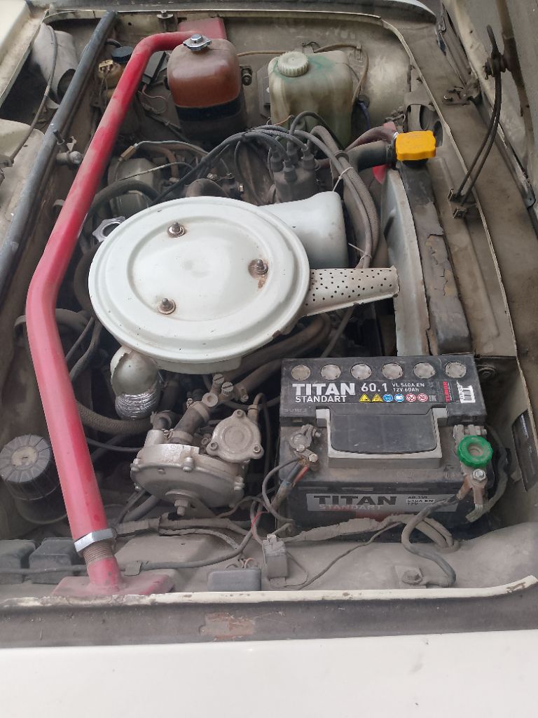 Продам ваз 21013 1982 года. двигатель не троит коробка все четко включается скоростя не выбивает. ходовая в норме не гремит не стучит. установлено гбо в тп вписан. установлена сигнализация. стаканы лонжероны целые. поменены уголки под лобовым стеклом. бордюры. кобылки на крыльях. лодочки под бензобаком и запаской. днище поварено заодно поменял усилители. двери под замену с машиной отдаю готовые покрашенные двери. ну и много чего сделано. машиной занимался для себя не успел только покрасить краска есть отдам. 2 комплекта хорошей резины зима лето на дисках. оформление в мрэо без проблем. цена 105 000 руб донецк. +79493048997 - фотография - 5