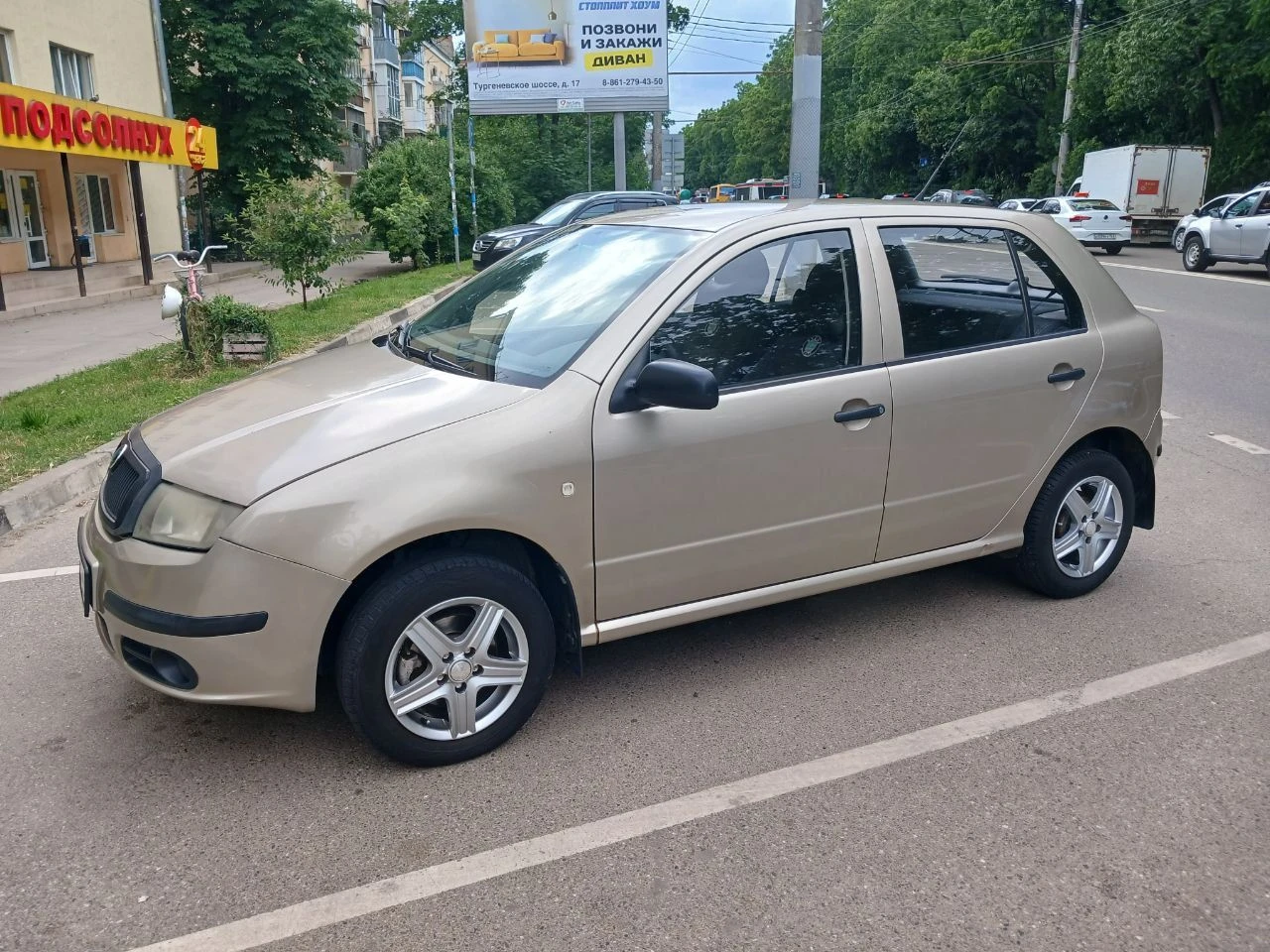 Продам skoda fabianт 1.4mt 2005года пробег -182890км коробка-механика комплектация базовая:гур, сигнализация, usb кондиционер-нет кузов оцинкован авто в хорошем состоянии, сел и поехал документы в порядке:собственник горловка, ж/мсолнечный пётр борисович торг уместен ц:450т. р тлф+79493705604 - фотография - 2