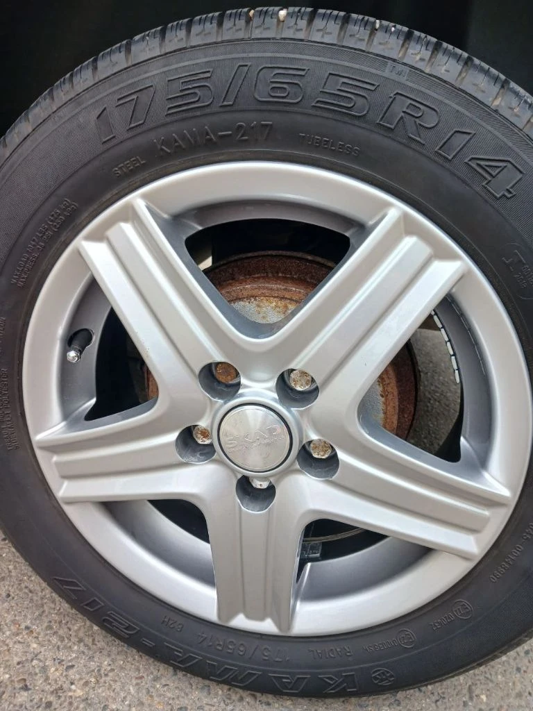 Продам skoda fabianт 1.4mt 2005года пробег -182890км коробка-механика комплектация базовая:гур, сигнализация, usb кондиционер-нет кузов оцинкован авто в хорошем состоянии, сел и поехал документы в порядке:собственник горловка, ж/мсолнечный пётр борисович торг уместен ц:450т. р тлф+79493705604 - фотография - 11