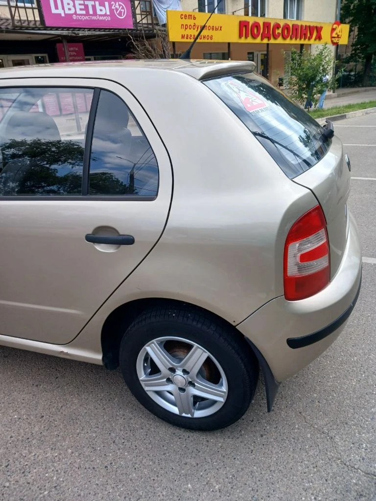 Продам skoda fabianт 1.4mt 2005года пробег -182890км коробка-механика комплектация базовая:гур, сигнализация, usb кондиционер-нет кузов оцинкован авто в хорошем состоянии, сел и поехал документы в порядке:собственник горловка, ж/мсолнечный пётр борисович торг уместен ц:450т. р тлф+79493705604 - фотография - 10