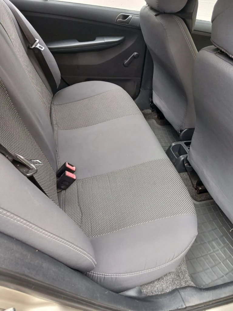 Продам skoda fabianт 1.4mt 2005года пробег -182890км коробка-механика комплектация базовая:гур, сигнализация, usb кондиционер-нет кузов оцинкован авто в хорошем состоянии, сел и поехал документы в порядке:собственник горловка, ж/мсолнечный пётр борисович торг уместен ц:450т. р тлф+79493705604 - фотография - 6