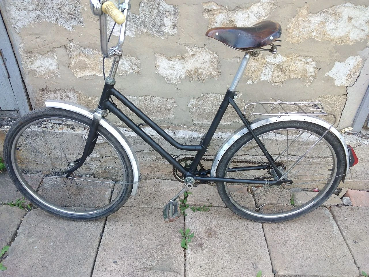 Продам велосипед украина цена 3000р, велосипед немецкий подростковый трехскоростной велосипед forwards в хорошем состоянии. полностью перебран и смазан. скорость переключается в задней планетарной втулке. размер колес 24" цена 4000р, детский велосипед колеса 18" 2000р, велосипед аист складной 4000р в отличном состоянии. - фотография - 2