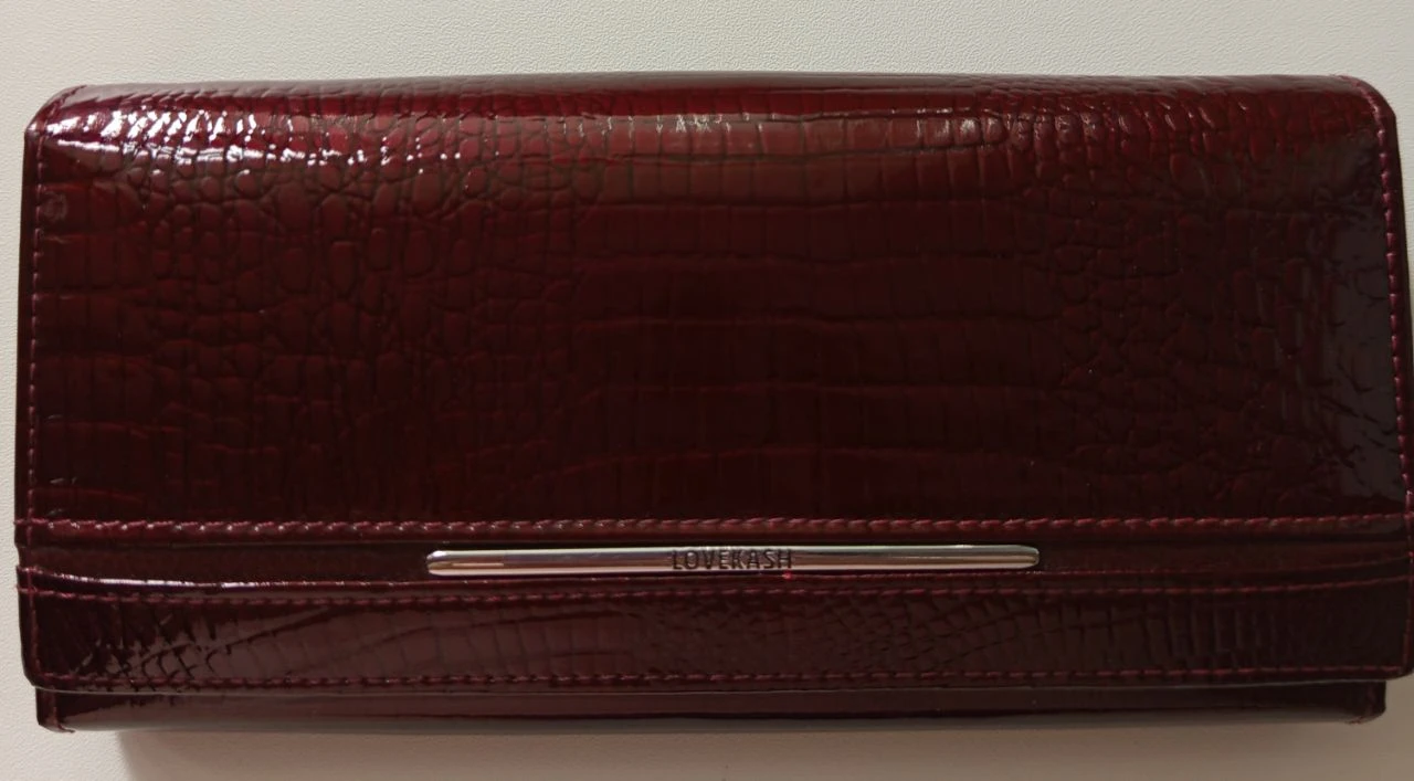 Город мариуполь продам женский кошелёк из натуральной кожи. цвет бордовый состоит из 3-х больших отд... - фотография