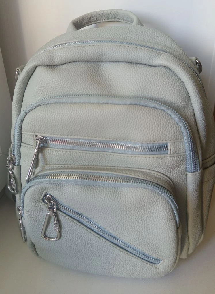 Город мариуполь продам женский рюкзак. в идеальном состоянии. очень вместительный. много отделений.... - фотография