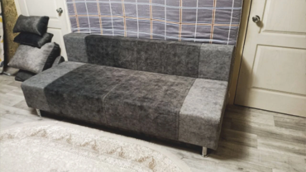 Диван-книжка в идеальном состоянии, практически не пользовались. длина 2 м, ширина в разложенном виде 1,4 метра. 23000р. самовывоз. пролетарский район. +7949 3672956 - фотография - 2