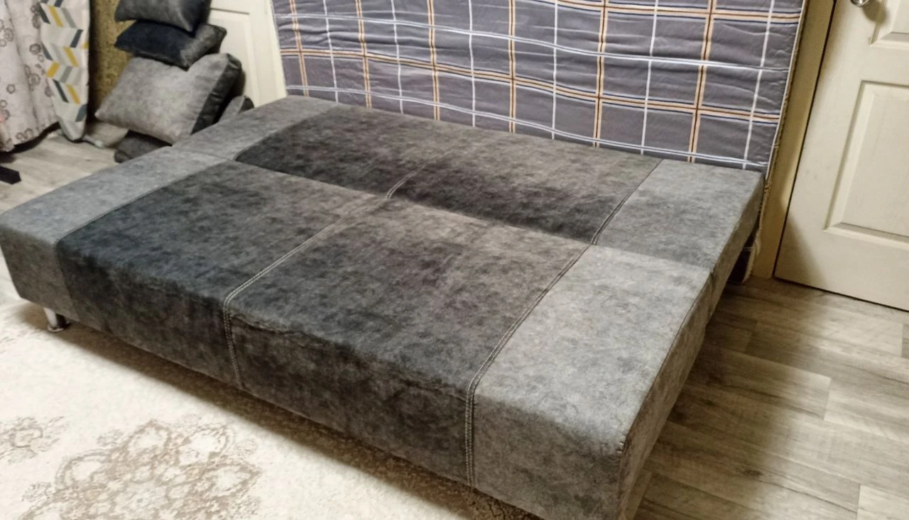 Диван в идеальном состоянии, практически не пользовались. длина 2 м, ширина в разложенном виде 1,4 метра. 23000 руб. самовывоз. пролетарский район. телефон +79493672956 - фотография - 4