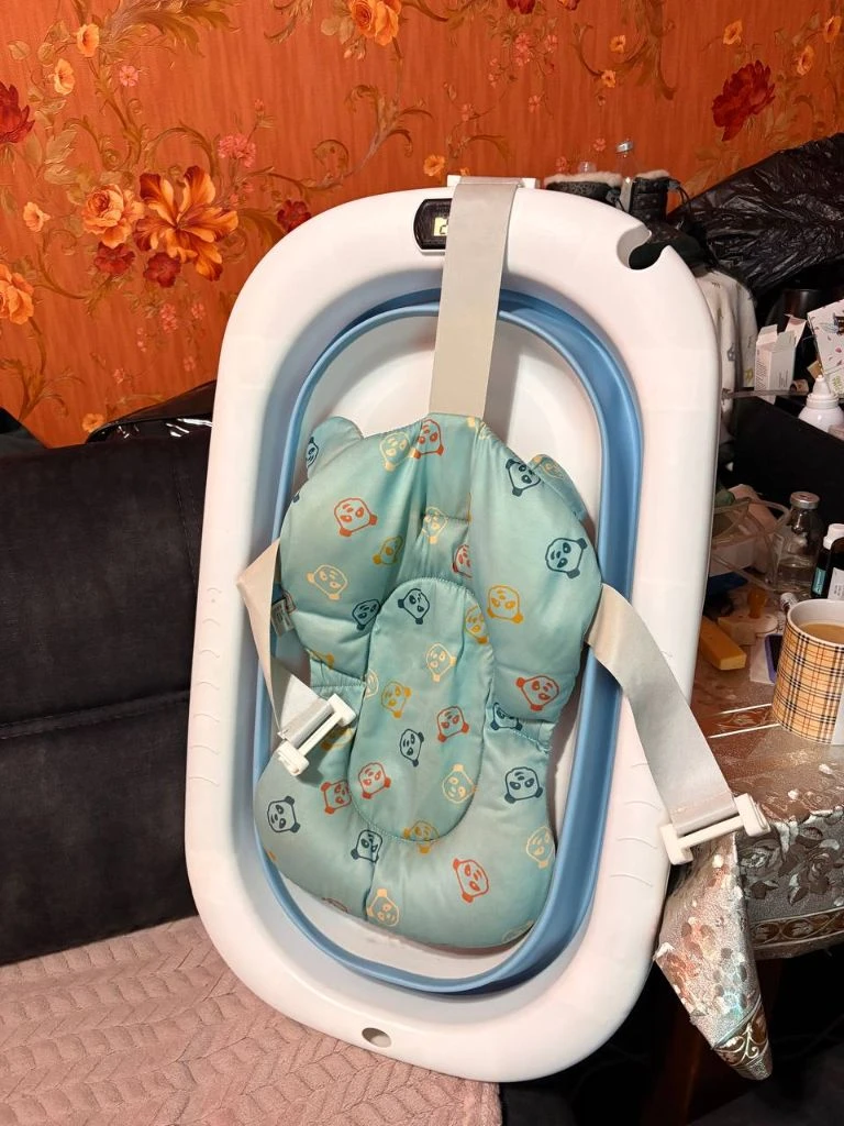 Ванночка для купания складная. с градусником и матрасиком. состояние 4/5. 1500 т. р. ясиноватая, +79493090264 - фотография - 2