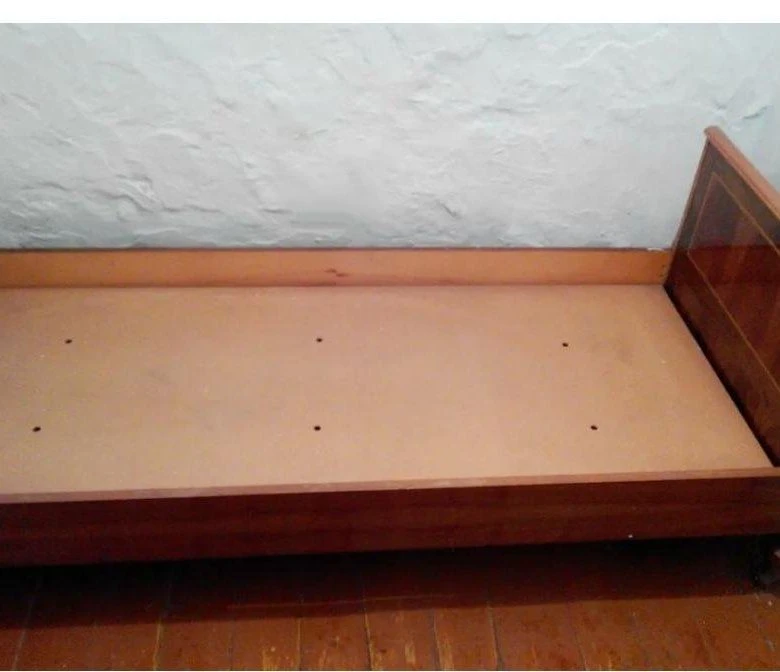 Продам 2 кровати с матрасами за 3000 руб. в отличном состоянии! размер 80×190 см в отличном состоянии лакированное дсп не скрипят, матрас не проваливается матрас прочный и целый ❗основа фанерная, не сетка пружин❗ г. донецк, ленинский район милана феникс: +7949-413-00-50 телеграм: +7918-545-97-59 - фотография - 2