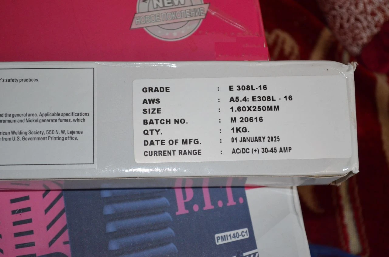 Продам б/у рабочий сварочный инвертор (аппарат) p. i.t. мощность 4 квт, максимальный сварочный ток 140 а. длина питающего шнура с вилкой в обыкновенную розетку - 2м. , рабочих кабелей - 1,5 м. максимальный диаметр электродов 3 мм. сварочную б/у маску, нержавеющие электроды 2 мм цл - 11 10 шт. и индийские 1,6 мм stavinox 308l. цена за все 3500 руб. г. енакиево - центр. самовывоз. тел. +79494787415. телеграмм +79494787415. astahov. vikt@yandex. ru - фотография - 9