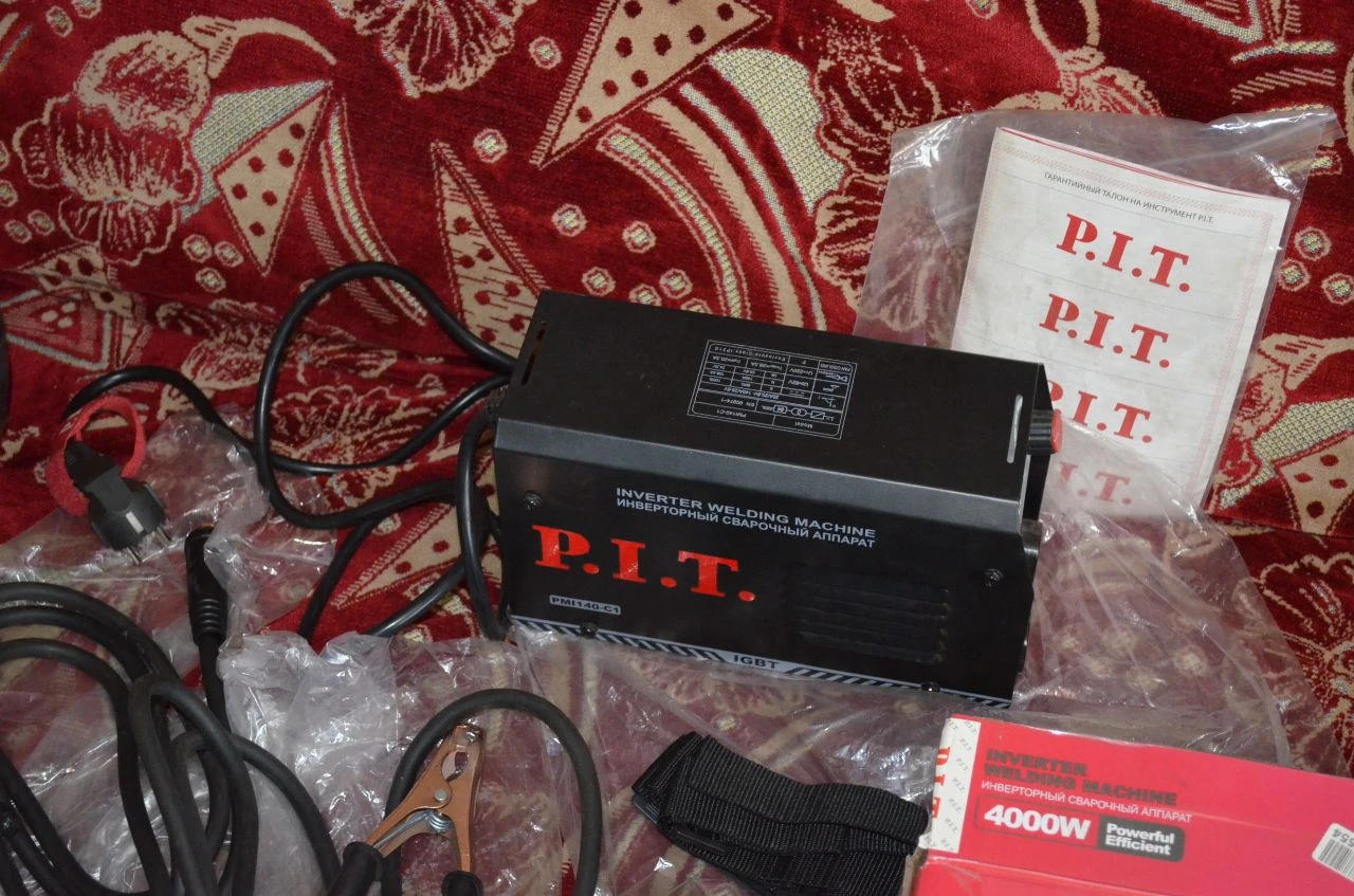 Продам б/у рабочий сварочный инвертор (аппарат) p. i.t. мощность 4 квт, максимальный сварочный ток 140 а. длина питающего шнура с вилкой в обыкновенную розетку - 2м. , рабочих кабелей - 1,5 м. максимальный диаметр электродов 3 мм. сварочную б/у маску, нержавеющие электроды 2 мм цл - 11 10 шт. и индийские 1,6 мм stavinox 308l. цена за все 3500 руб. г. енакиево - центр. самовывоз. тел. +79494787415. телеграмм +79494787415. astahov. vikt@yandex. ru - фотография - 2