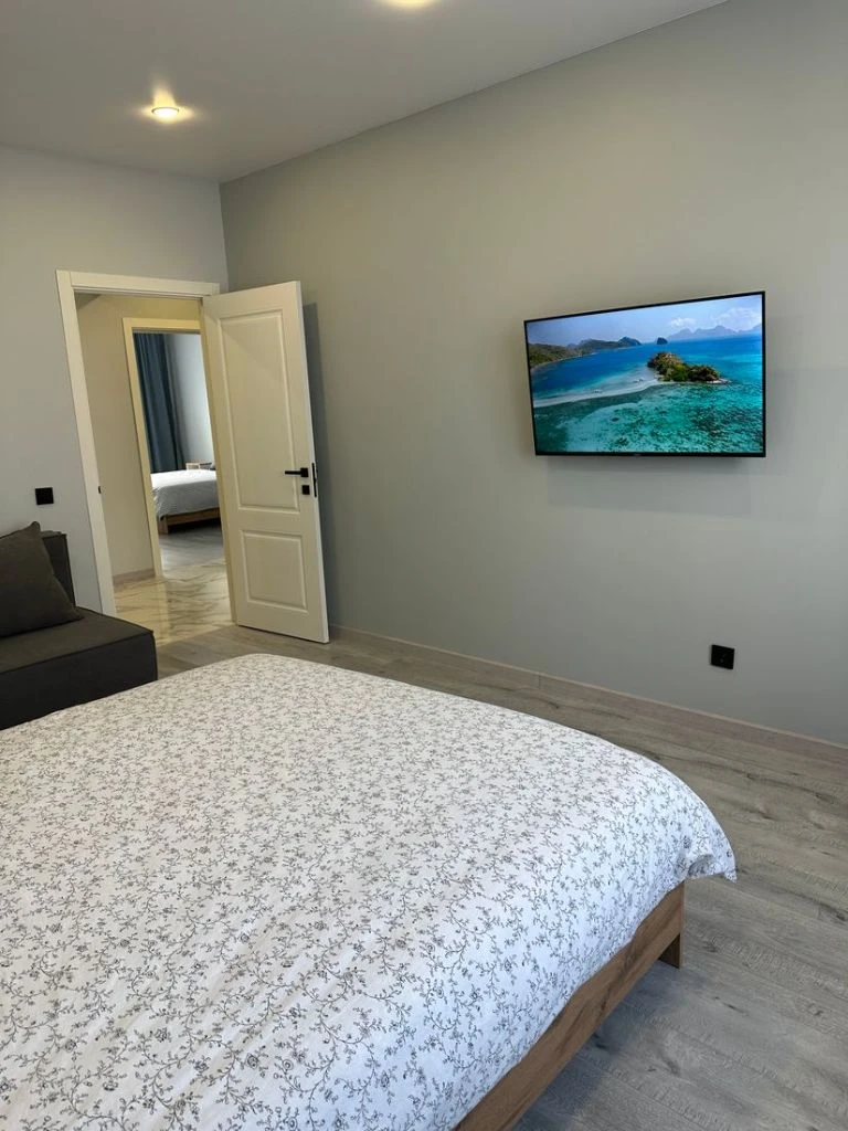 Сдаётся двухкомнатная квартира на набережной, донецк, ворошиловский район (8-й этаж). сделан свежий ремонт, есть вся необходимая техника и мебель. рассмотрим всех добропорядочных людей, в качестве жильцов. вода подаётся в соответствии с графиком, есть накопительная система. посмотреть квартиру можно ежедневно по согласованию. стоимость 30000 + коммунальные, залог обсуждается. подробнее по тел. +79494858348 (сергей) - фотография - 7