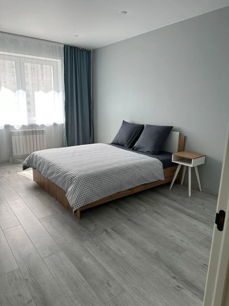 Сдаётся двухкомнатная квартира на набережной, донецк, ворошиловский район (8-й этаж). сделан свежий ремонт, есть вся необходимая техника и мебель. рассмотрим всех добропорядочных людей, в качестве жильцов. вода подаётся в соответствии с графиком, есть накопительная система. посмотреть квартиру можно ежедневно по согласованию. стоимость 30000 + коммунальные, залог обсуждается. подробнее по тел. +79494858348 (сергей) - фотография - 6