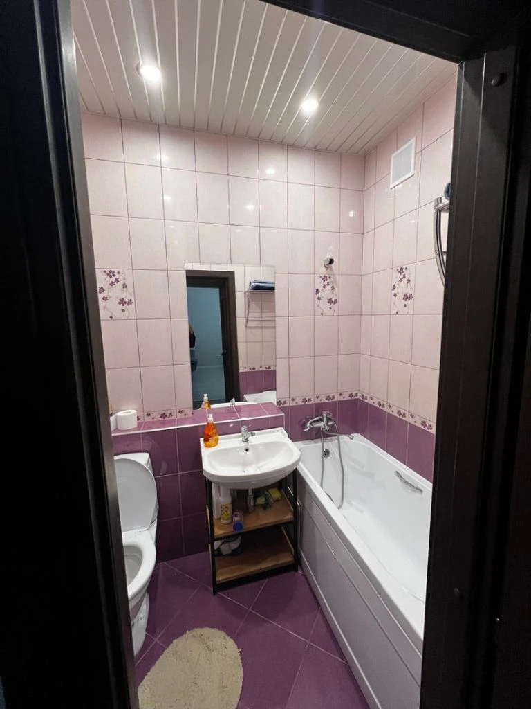 Сдаётся однокомнатная квартира в калининском районе донецка, пр. ильича, ориентир - дружба (2 этаж). квартира просторная и светлая, отличный вариант для молодой пары, можно с небольшим домашним питомцем. сама квартира полностью обустроена мебелью и техникой, готова к первой сдаче. сдаётся только на долгий срок и добропорядочным людям❤️стоимость 30000/месяц + счётчики. залог разбивается так, как вам будет удобно. подробнее по телефону +79494858348 (сергей) - фотография - 5