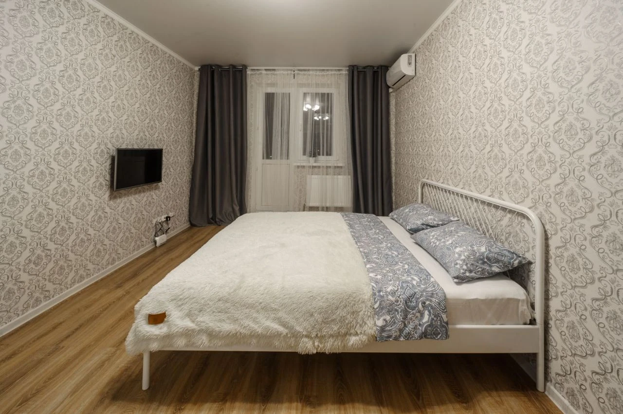 Сдаётся однокомнатная квартира в ворошиловском районе донецка, крытый рынок (2-й этаж). в пешей доступности автостанция, продуктовые магазины/супермаркеты, рынок, банки, кафе и кофейни, магазины бытовой техники и хозяйственных товаров. сама квартира полностью оборудована мебелью и техникой, выполнен мелкий бытовой ремонт перед сдачей, проведен клининг. в квартире отличная шумоизоляция, поэтому не стоит беспокоиться, что вам будет кто-то мешать. стоимость 22000 в месяц + коммунальные. залог обсуждается. телефон +79494460864 (сергей) - фотография - 5