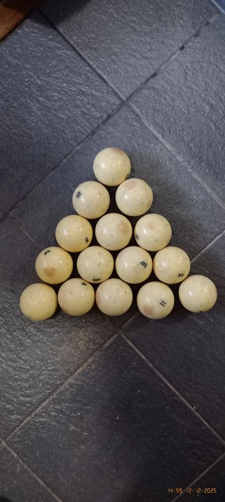 Продам бильярдные шары. слоновая кость. 5000 руб. мариуполь +7 949 861-45-82 - фотография