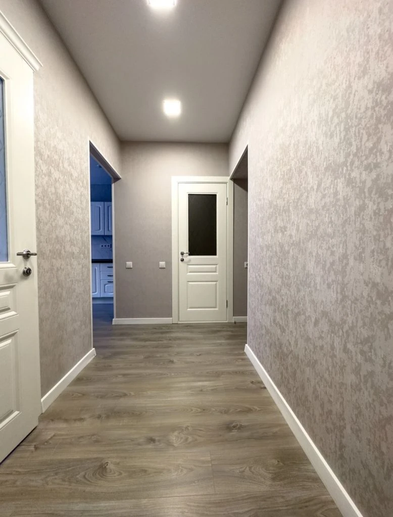 Сдам двухкомнатную квартиру в ворошиловском районе донецка, ориентир крытый рынок. расположена на 3-м этаже. установлена накопительная система, что обеспечивает бесперебойную подачу воды. есть вся нужная мебель и техника, скоростной интернет, цифровое тв. в шаговой доступности ас крытый рынок, донмак, рынок, супермаркеты, магазины, банки и прочие важные объекты инфраструктуры. что касается соседей, это в основном тихие семейные люди, без громких домашних животных. стоимость в месяц 27000 + коммуналка + залог (15000) телефон +79495064448 (сергей) - фотография - 8