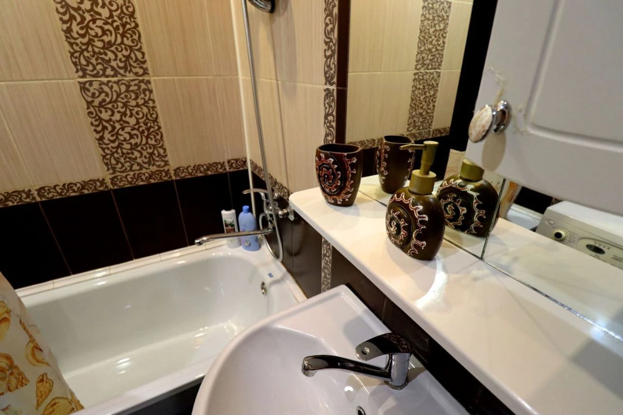 Сдаётся двухкомнатная квартира в пролетарском районе донецка, ул. раздольная (2-й этаж) площадь квар... - фотография