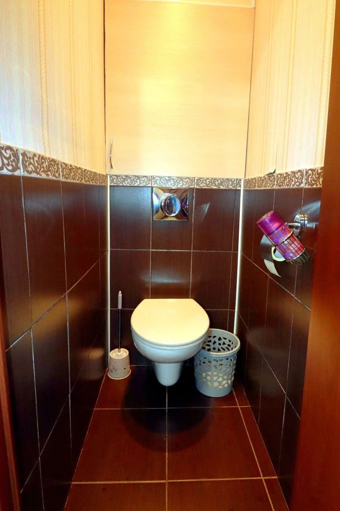 Сдаётся двухкомнатная квартира в пролетарском районе донецка, ул. раздольная (2-й этаж) площадь квартиры 57 м2, достаточно просторная для двухкомнатной, светлая и чистая. полностью обустроена мебелью и техникой. посмотреть можно с 15.00 до 21.00 в будни и с 07.00 до 21.00 в выходные. 30000/мес. + коммунальные. без залога. телефон для связи +79495064448 (сергей) - фотография - 5