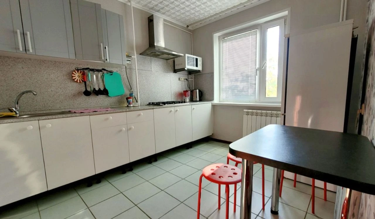 Сдаётся двухкомнатная квартира в пролетарском районе донецка, ул. раздольная (2-й этаж) площадь квартиры 57 м2, достаточно просторная для двухкомнатной, светлая и чистая. полностью обустроена мебелью и техникой. посмотреть можно с 15.00 до 21.00 в будни и с 07.00 до 21.00 в выходные. 30000/мес. + коммунальные. без залога. телефон для связи +79495064448 (сергей) - фотография - 10