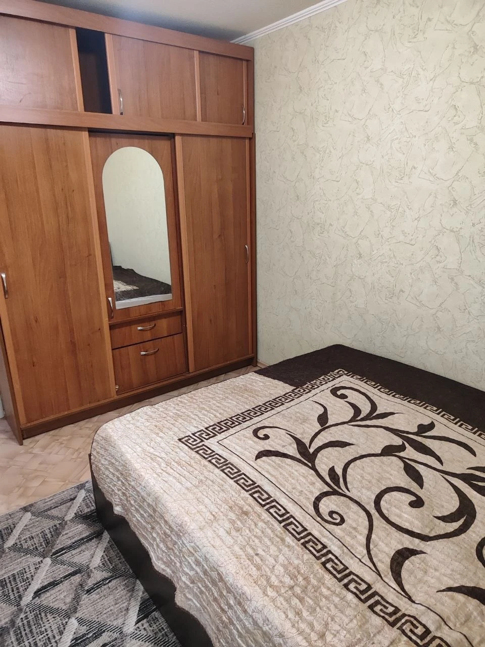 2к. квартира — буденновский район, автоваз этаж: 1/5 вода подается по графику. — стоимость: **27 000 ₽** + коммунальные услуги. +7(949)105-35-35, виктория [записаться на просмотр]( [предложить объект]( don estate | +7 (949) 105-35-35 | telegram @doneestate | vk vk. com/doneestate | max max. ru/id930301547489_biz - фотография - 2