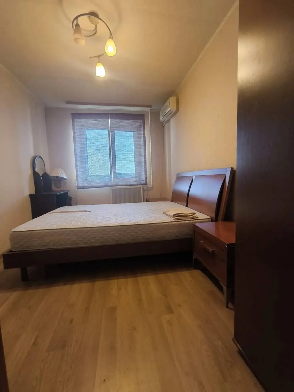 3к. квартира — калининский район, пр. ильича 22 общая площадь — 72 кв. м. этаж: 11/17 светлая и просторная квартира с тремя комнатами и кухней площадью 20 кв. м. лоджия добавляет уюта и возможности для отдыха. отличное расположение в калининском районе. — стоимость: **60 000 ₽** + коммунальные услуги. +7(949)105-35-35, виктория [записаться на просмотр]( [предложить объект]( - фотография - 4