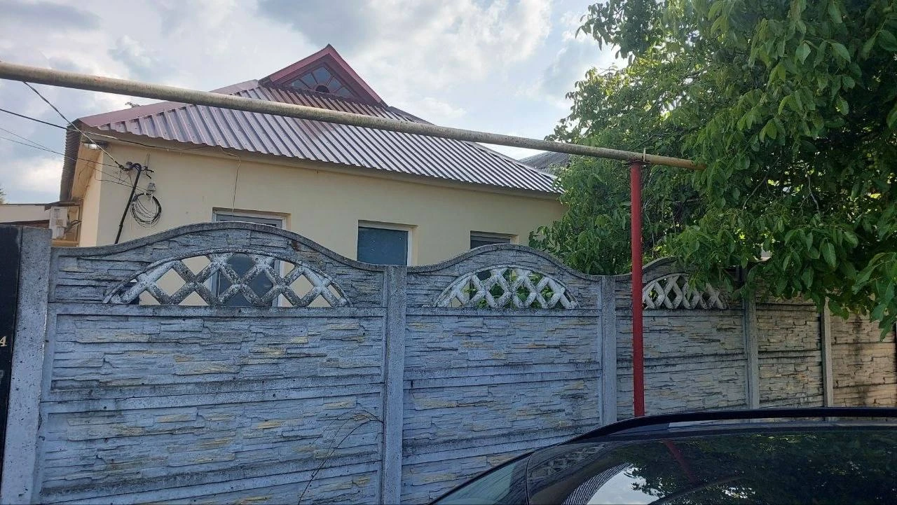 Продается дом — ленинский район, улица ясногорская, боссе

Общая площадь — 60 кв. М.

Продается дом с удобствами: яма, вода в доме, газ. Участок площадью 6 соток.

**— Стоимость: 6 700 000 ₽**

+7(949)105-35-35, Виктория

(
( - фотография - 1