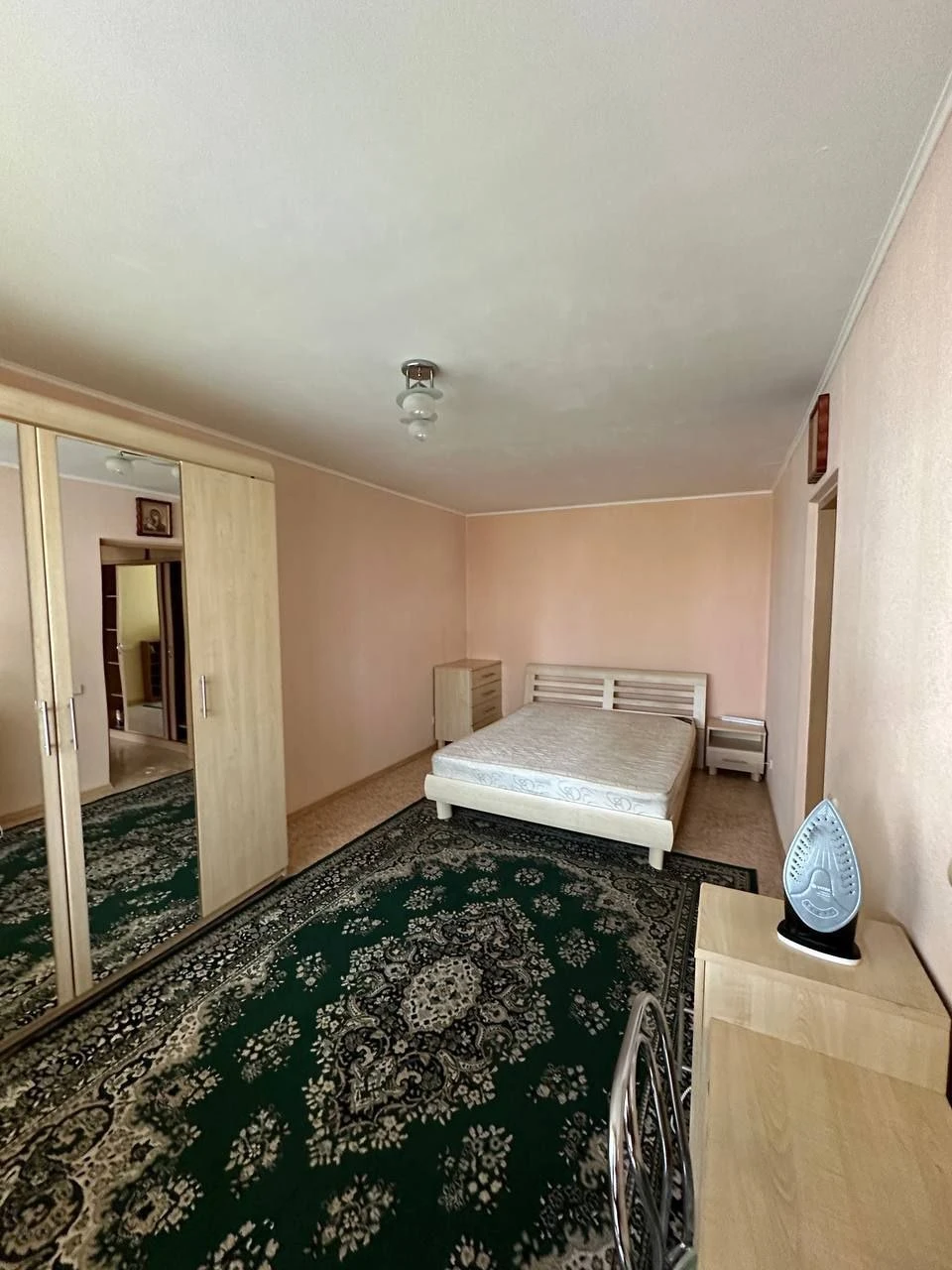 2к. квартира — киевский район, пр. киевский, д. 3в описание: сдается 2-комнатная квартира в хорошем состоянии. в наличии мебель и бытовая техника. вода подается по графику, установлен бойлер. — стоимость: **35 000 ₽** + коммунальные услуги +7(949)105-35-35, виктория [записаться на просмотр]( [предложить объект]( - фотография - 7