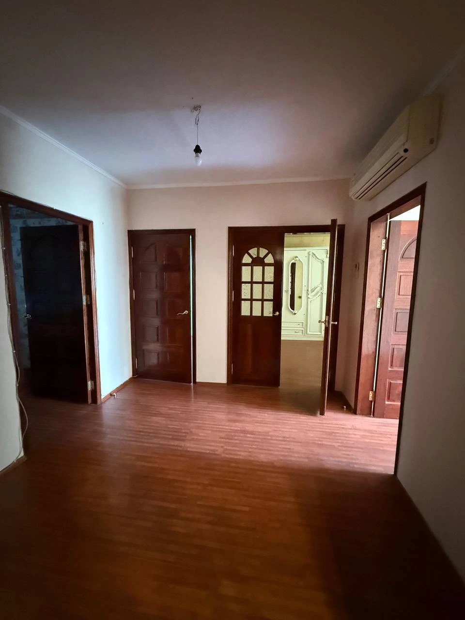 4К. Квартира — калининский район, облгаи, ул. Литвинова, 6/9
Общая площадь — 84 кв. М.
Описание: сдается в долгосрочную аренду. Квартира в жилом состоянии, мебель частично, без бытовой техники. Вода по графику.
— Стоимость: **30 000 ₽** + коммунальные услуги.
+7(949)105-35-35, Виктория

(
( - фотография - 7